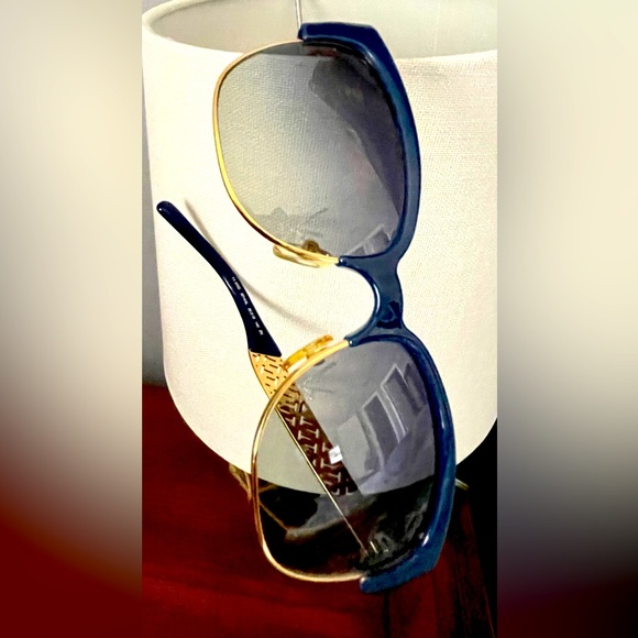 Tory Burch Case & Sunnies-Gradient black/blue - Picture 4 of 11